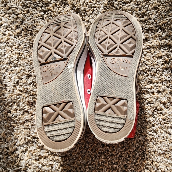 Red High Top Convesre Chuck Taylor All Star - Picture 2 of 8